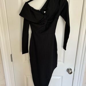 Chic Black One-Shoulder Dress